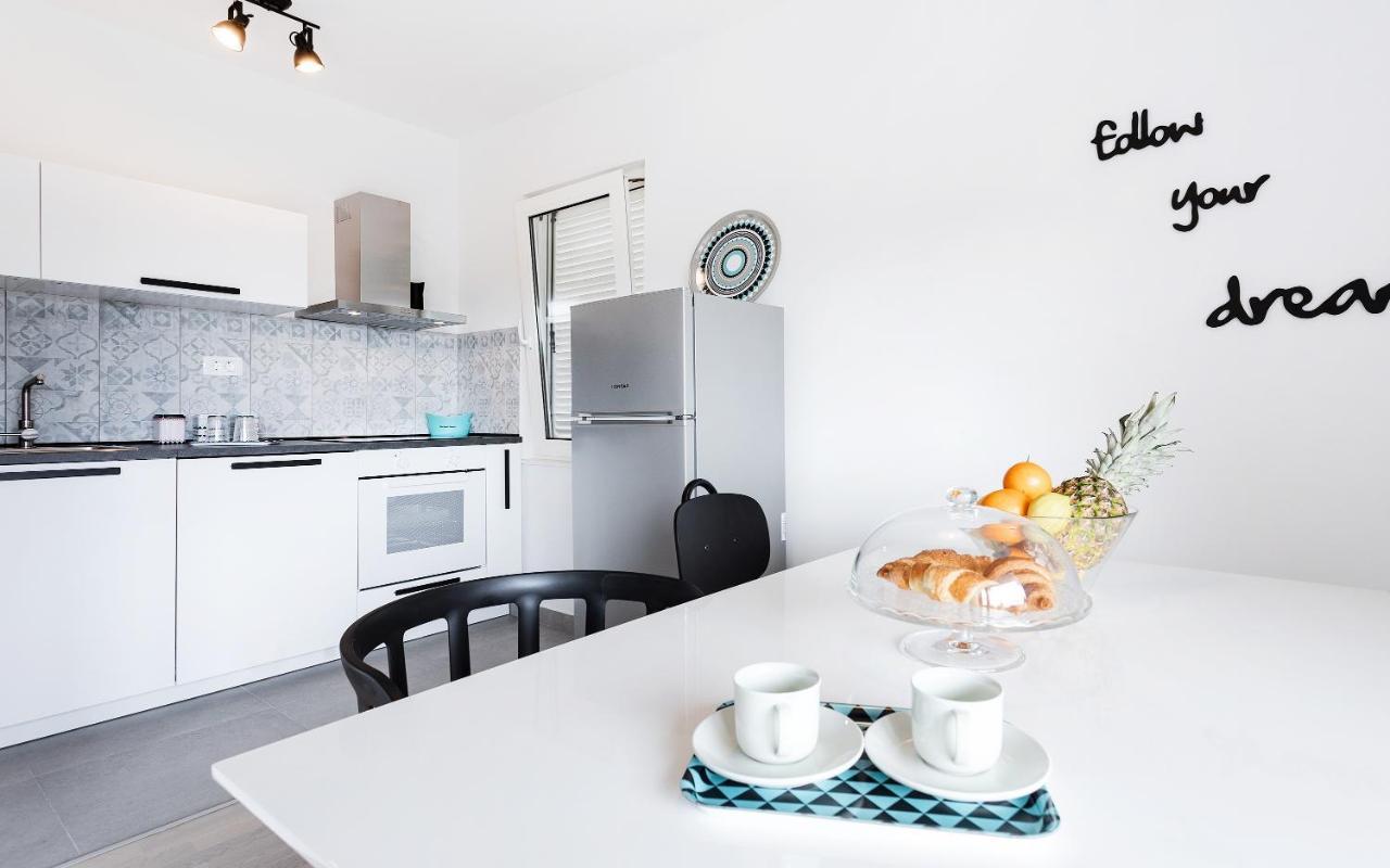 Apartman Black & White *