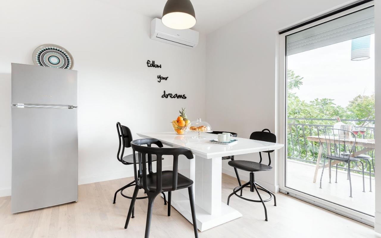 Apartman Black & White